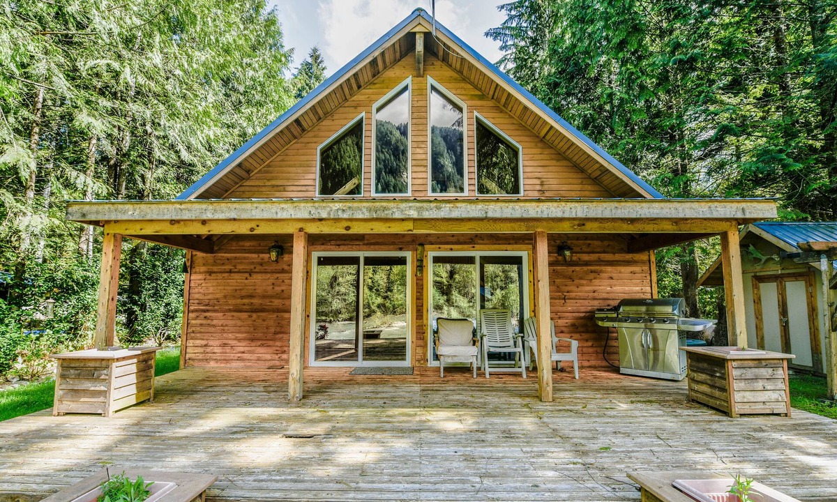 Baring Ski Chalet | ❤️️️Relaxing, Remote Riverfront❤️️️COVID Free Since ‘83❤️️️Satisfaction Guaranty