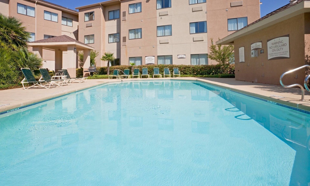 San Angelo Condo | Relaxing Retreat Near Angelo State University! Shared Outdoor Pool