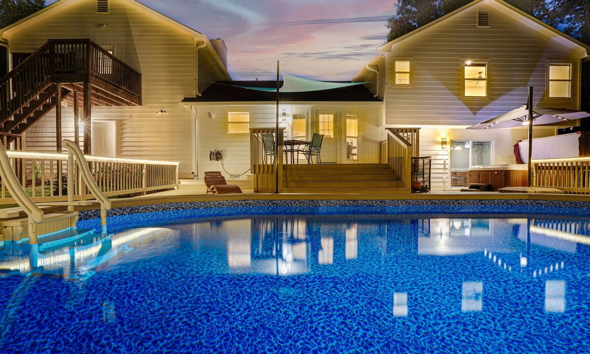 Lawrenceville House | Relaxing Retreat - Jacuzzi Hot Tub + Private Pool