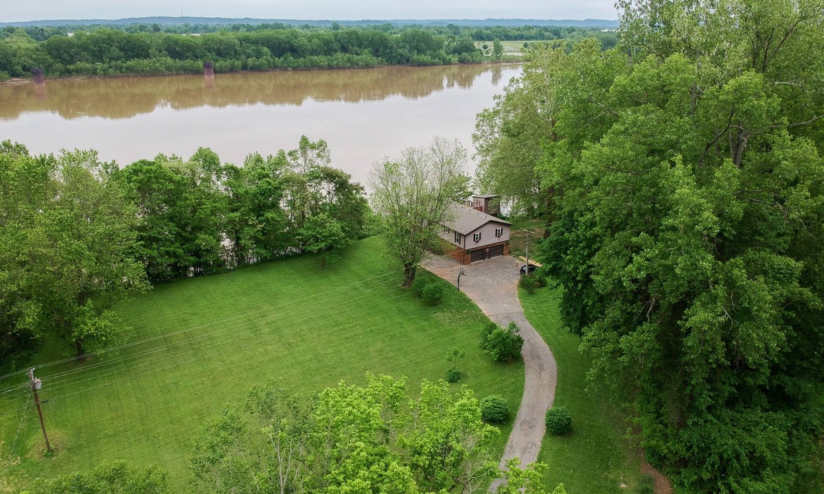 Bridgeport House | Relaxing River House Getaway-Sleeps 10