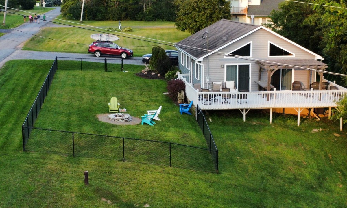 Frontenac House | Relaxing River view home in peaceful neighborhood. Pets considered.