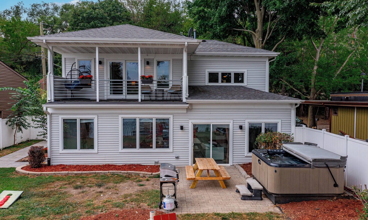 Rockford House | Relaxing Riverside Stay w HotTub