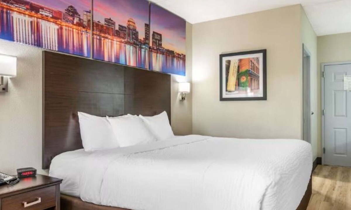 Jeffersontown Hotel | Relaxing Room by I-64 | Indoor Pool Access & Complimentary Breakfast & Parking
