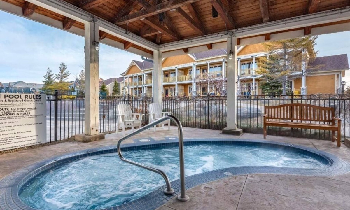 The Blue Mountains Hotel | Relaxing Room w/Balcony & Fireplace l Easy Access to Skiing & Outdoor Fun