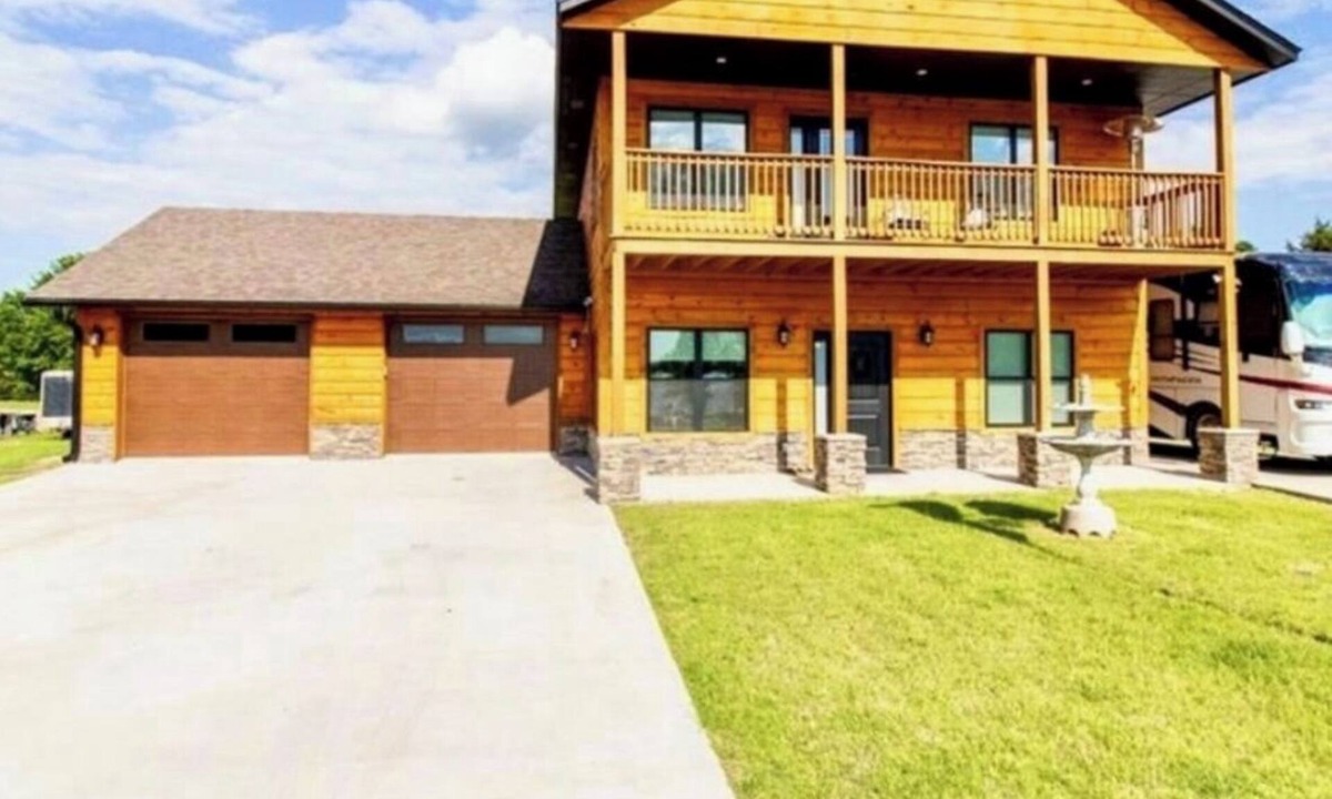 Mcloud House | Relaxing RV on the lake in McLoud