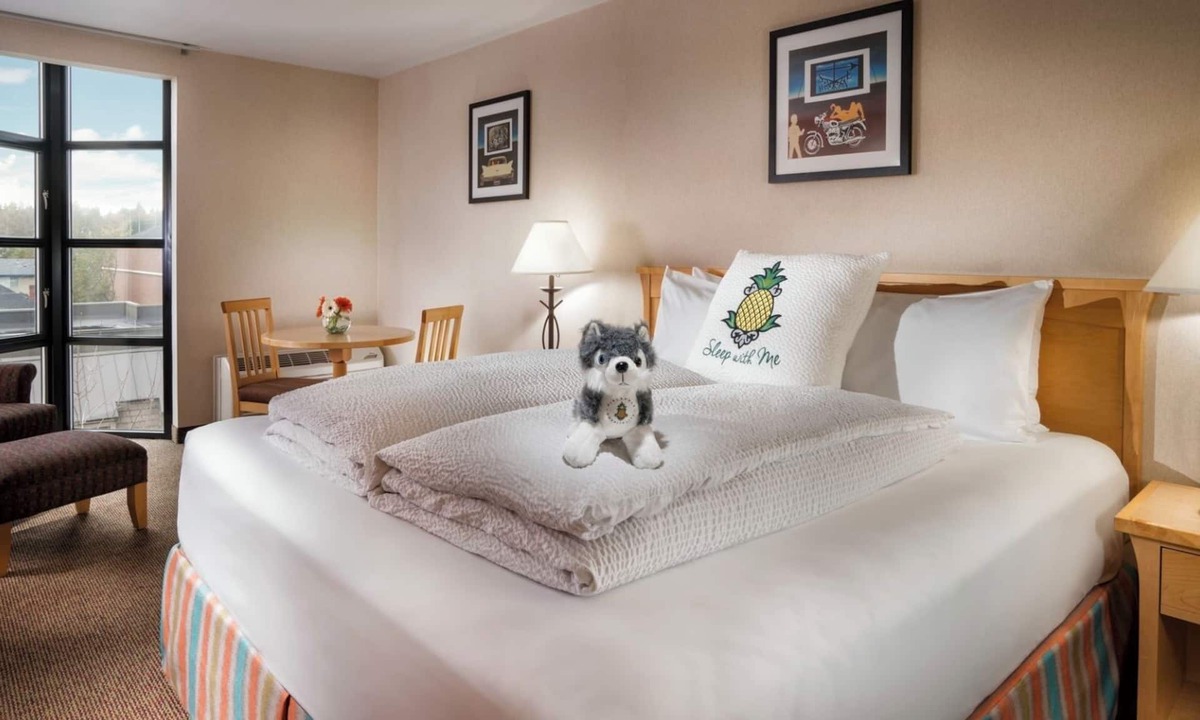 University District Hotel | Relaxing Seattle Room Ideal for Exploring | Free Parking