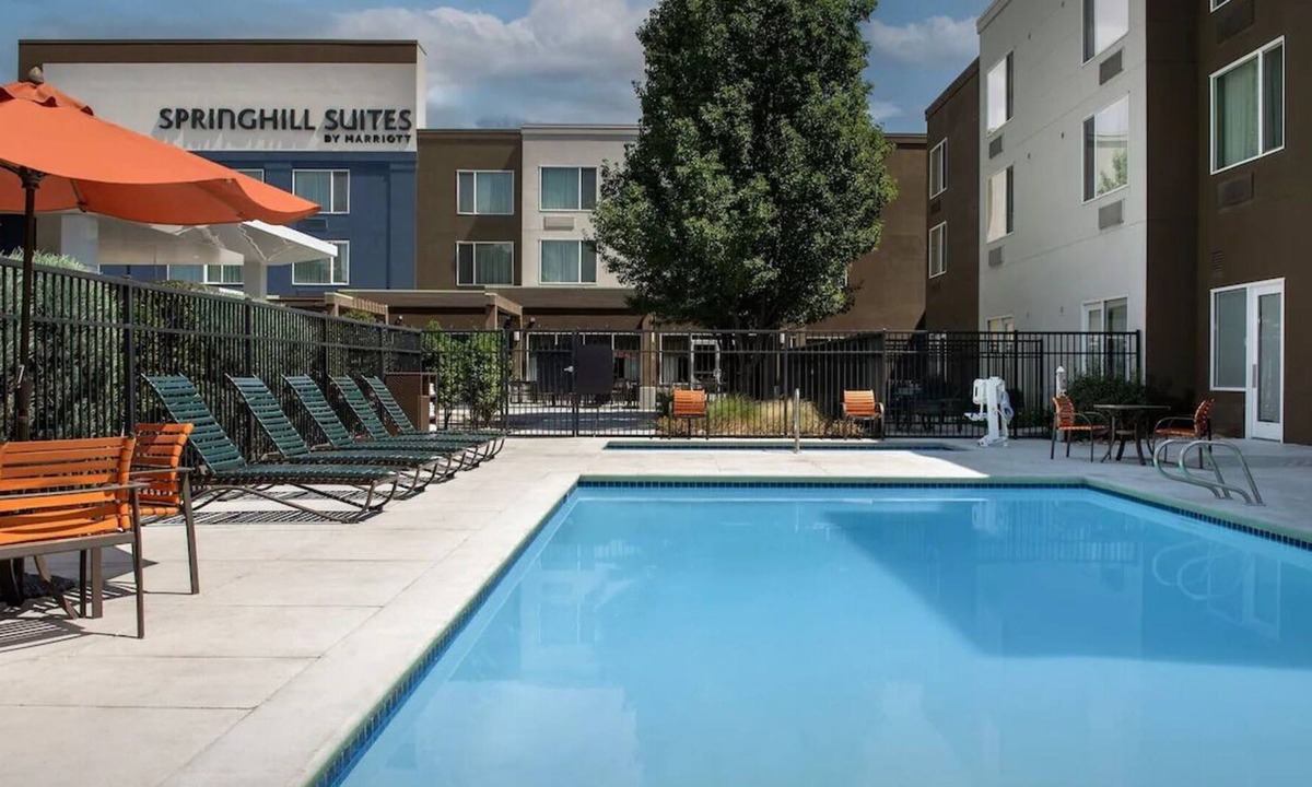 Southeast Boise House | Relaxing Stay! 4 Comfortable Units, Free Breakfast, Pool, Pets Allowed