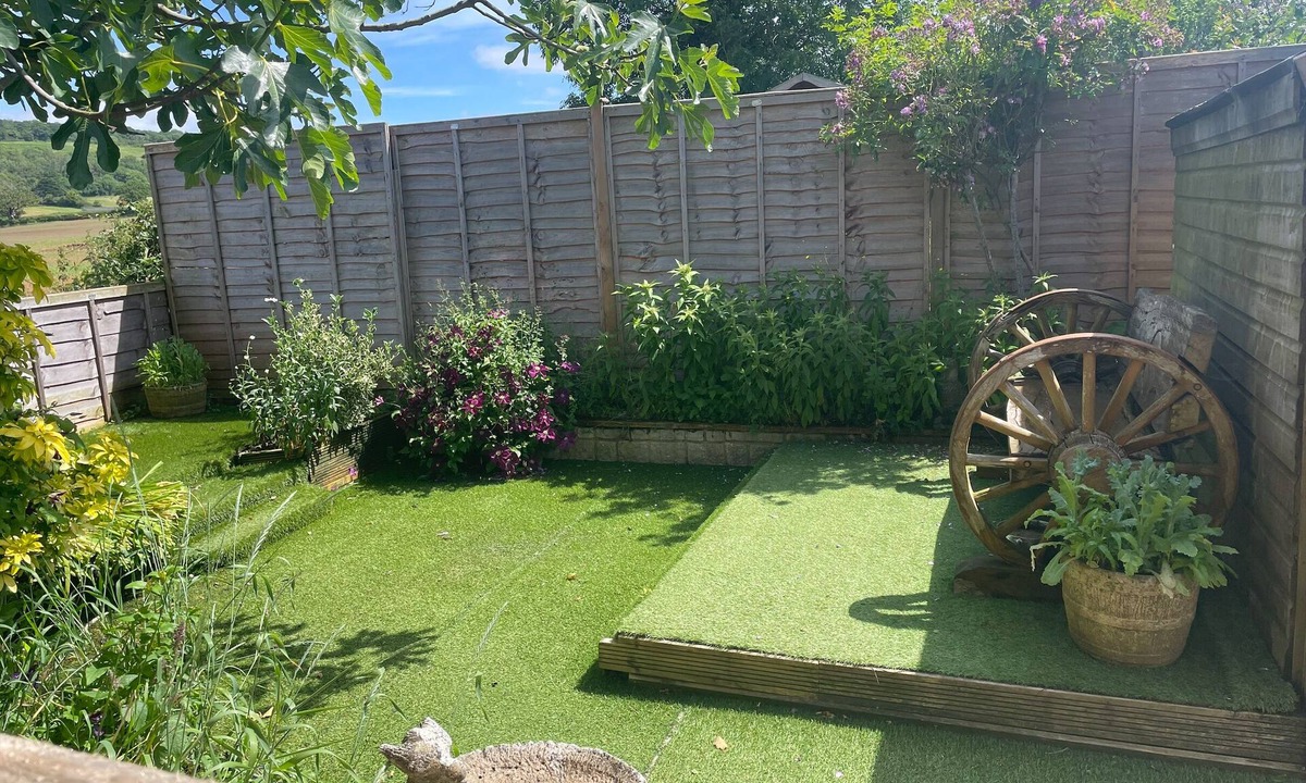 Sidcot Cottage | Relaxing Studio - Sauna - Luxe Bed - Pet-friendly