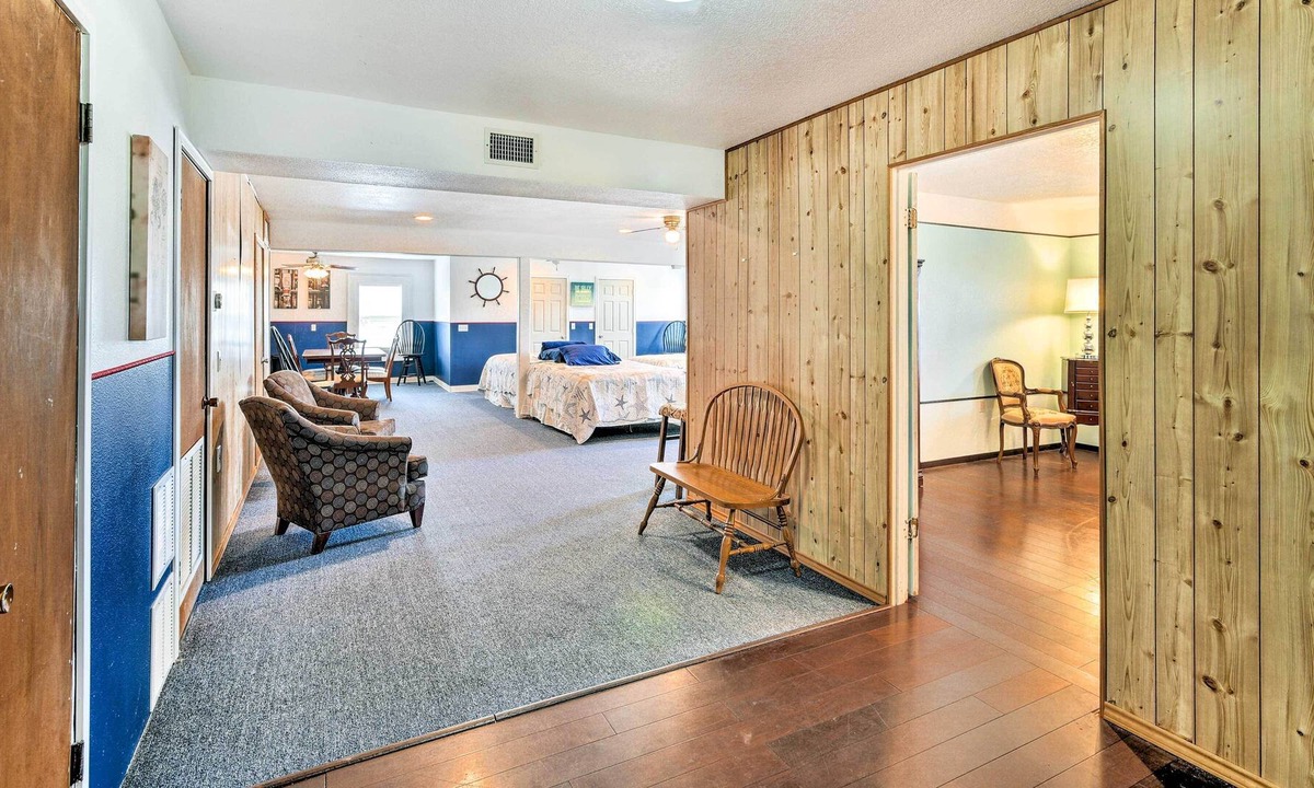 Surfside Beach Villa | Relaxing Surfside Bunkhouse - Walk to the Beach!
