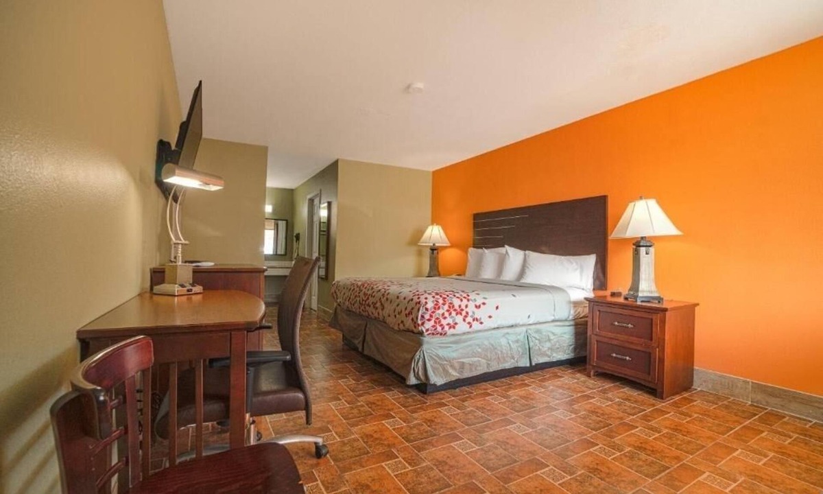 Aransas Pass Hotel | Relaxing Unit w/Pool Access Near Port Aransas Nature Preserve