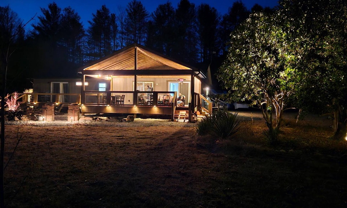 Horse Shoe Villa | Relaxing Waterfront Retreat, renovated modern-rustic, near Asheville -Generac
