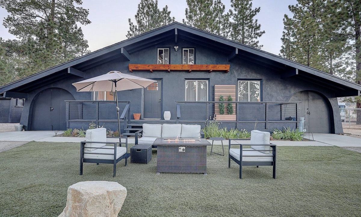 Big Bear Hotel | Relaxing Woodside Cottage at Shay Meadow Ranch