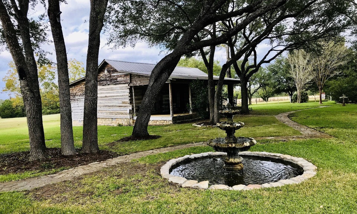 Round Top Cabin | Relive History in an 1850's era Log Cabin With modern Amenities (A)