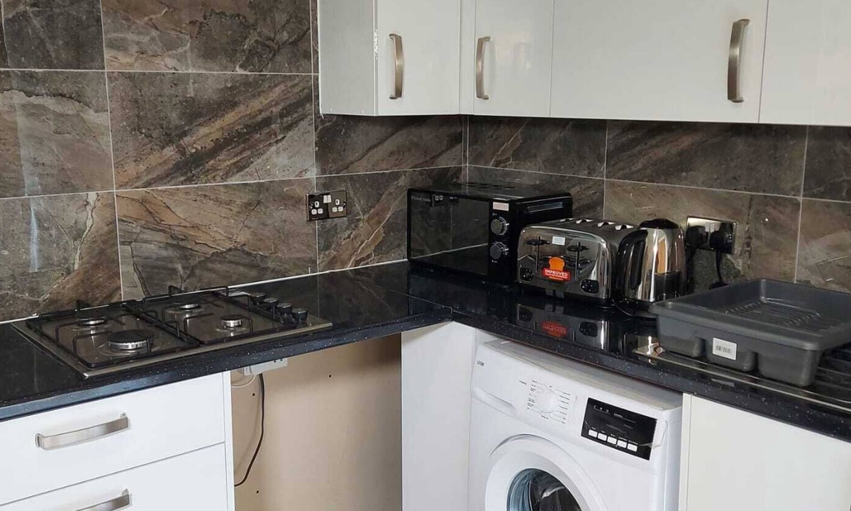 Alibon House | Remaj Service Accommodation, Sleep 7