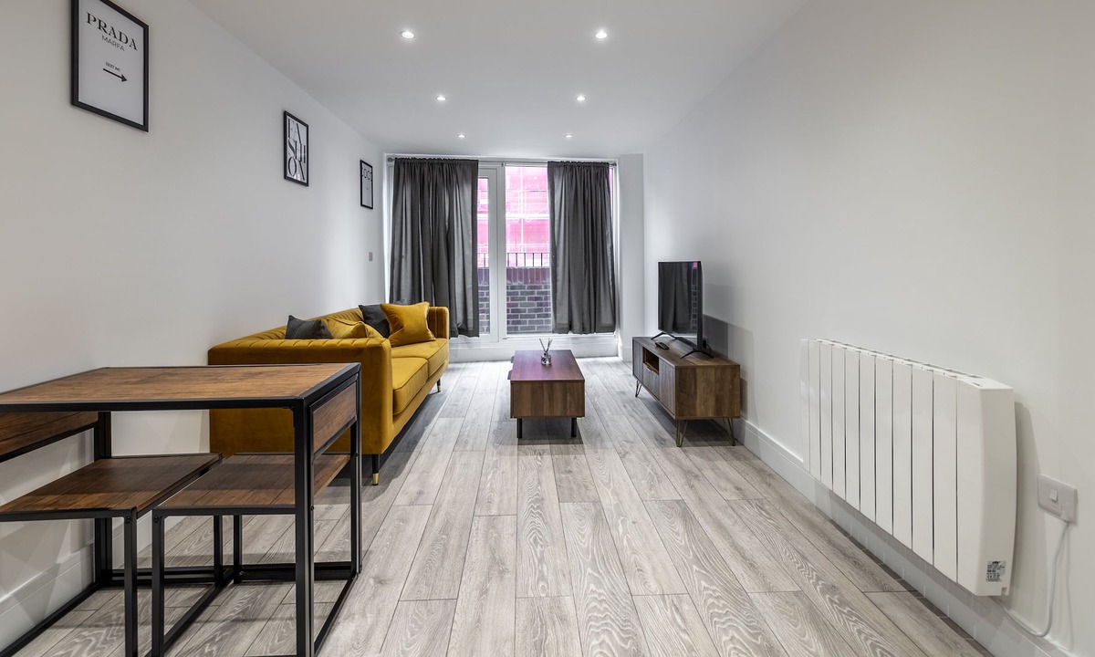 Camberley Apartment | Remarkable 2-Bed Apartment in Camberley