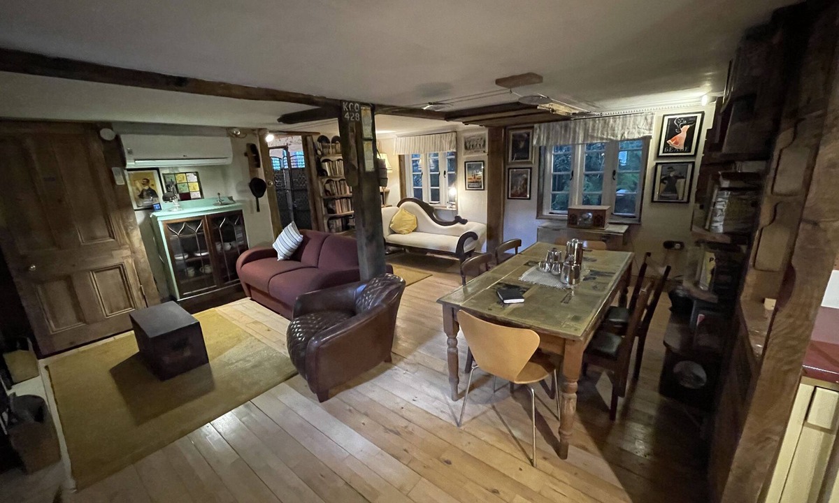 Bovey Tracey Apartment | Remarkable Boultons Barn with hot tub