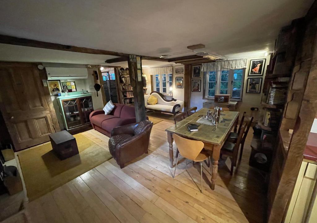 Bovey Tracey Apartment | Remarkable Boultons Barn with hot tub
