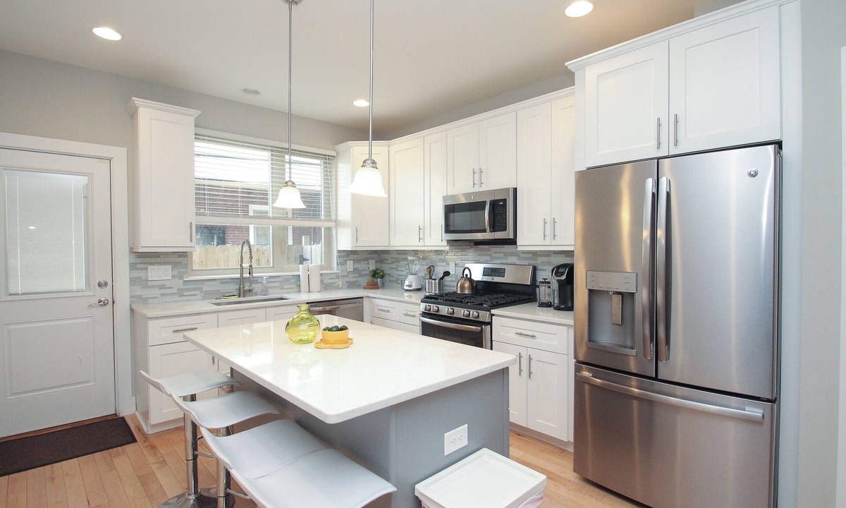 Point Breeze House | Remarkable Downtown Home! Roof Deck! Sleeps 2-16+! Free St. Parking!