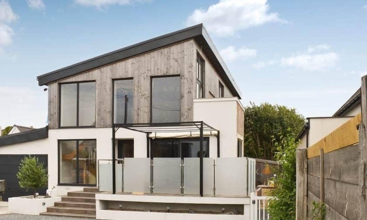 Middleton-on-Sea Apartment | Remarkable Seaside Apartment - Sleeps 4