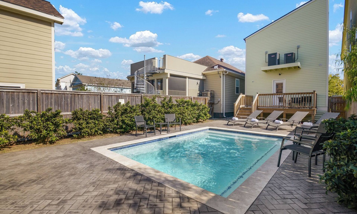 Tulane - Gravier House | Remarkable Superdome Group Home w/Heated Pool, Parking, Patio, 8 Beds & 5 Baths