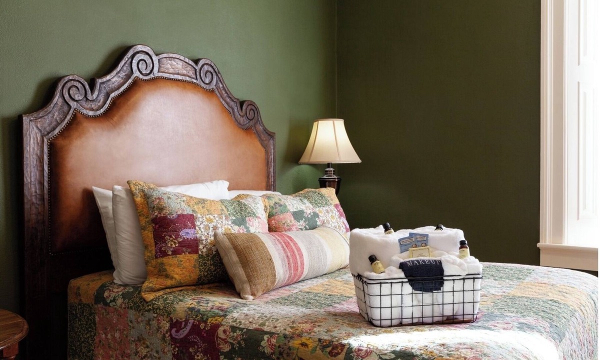 Cimarron Hotel | Remington - Historic Hotel Room