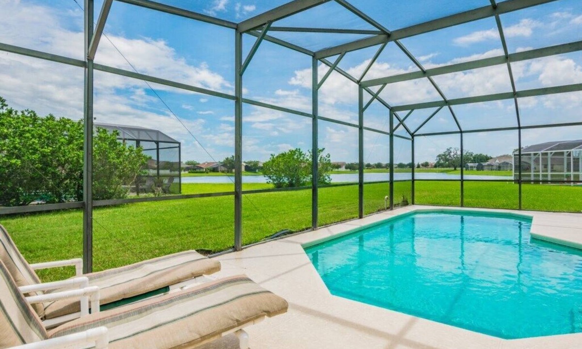 Kissimmee House | Remington Large 5 Bedroom Lake View Home with Private Pool