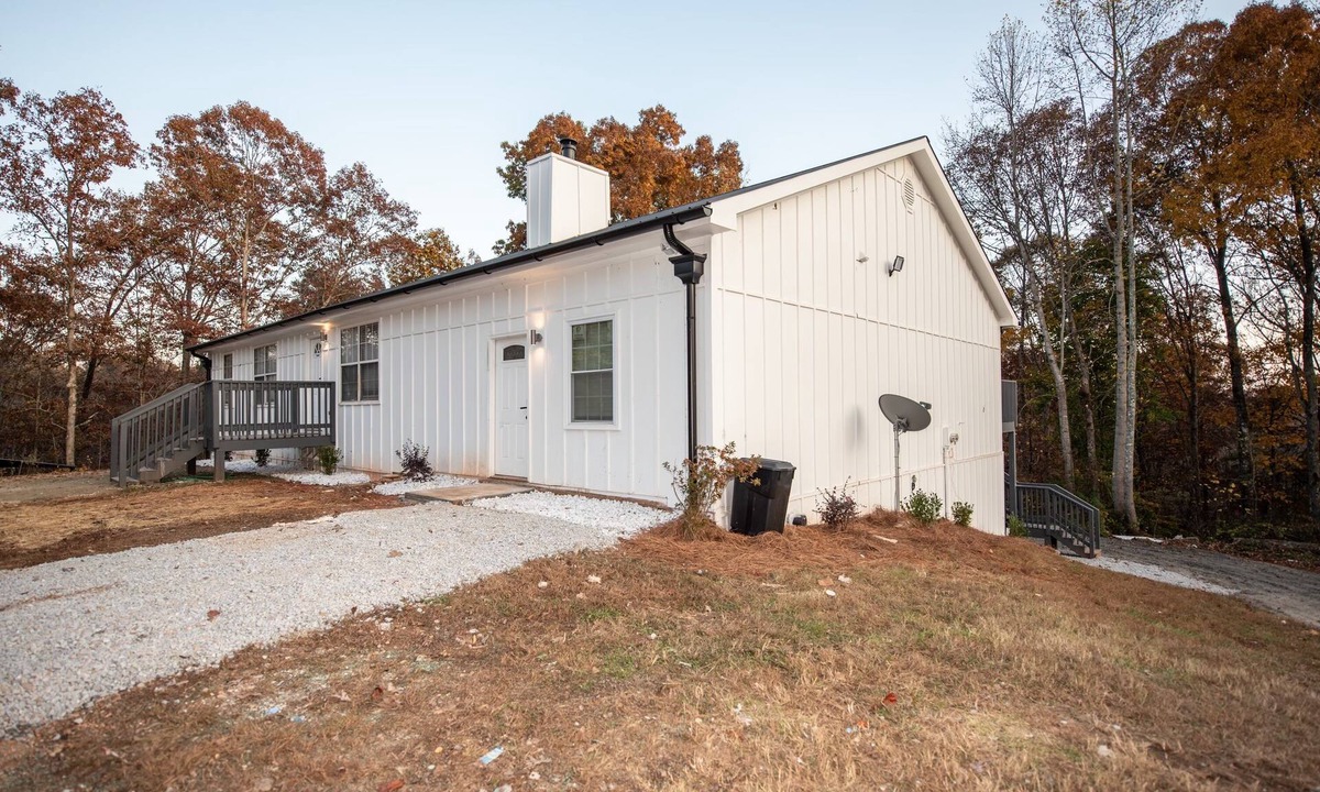 Dawsonville House | Remodeled 2 bedroom home 4 beds Dawsonville 7 miles Atlanta Motorsport
