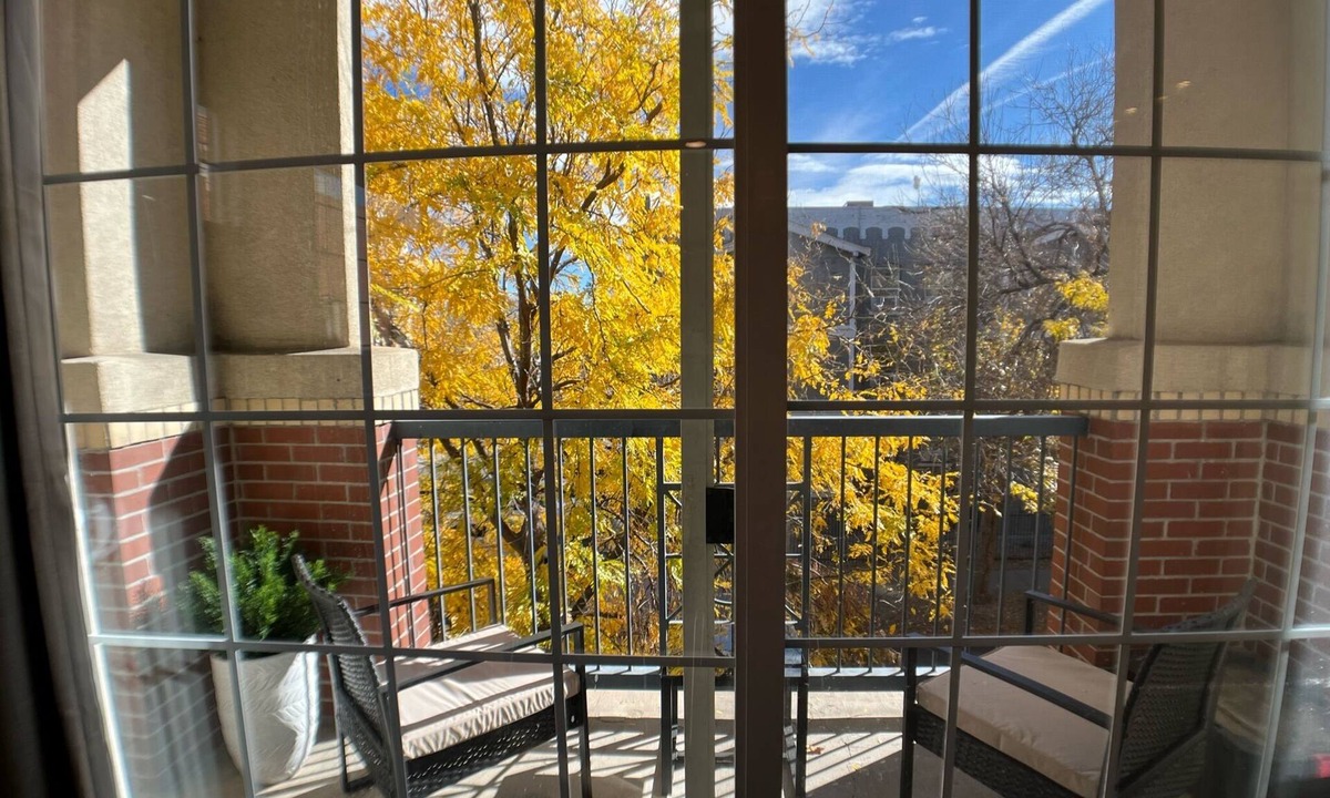 Uptown Condo | Remodeled 2b/2b in Capitol Hill w/2 parking spots