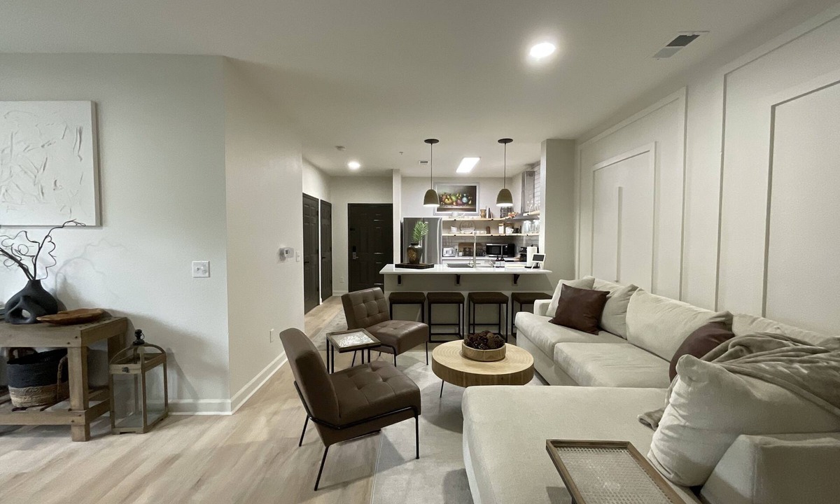 West Kissimmee Condo | Remodeled 2BR 2BA Near Walt Disney Parks, Pool + Gym +WiFi +Parking