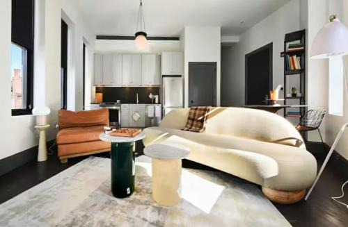 Downtown Pittsburgh Apartment | Remodeled 2BR Downtown Near Acrisure Stadium
