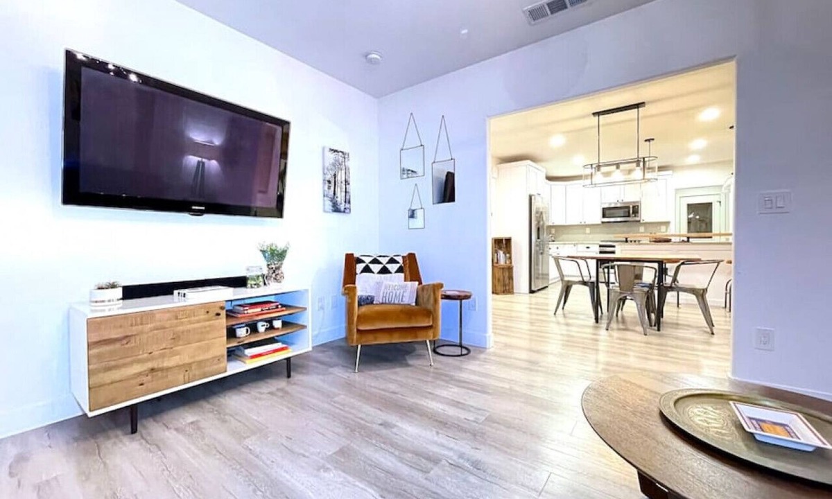 Central Sacramento House | Remodeled 2BR · Fenced Yard · Midtown · Driveway Parking