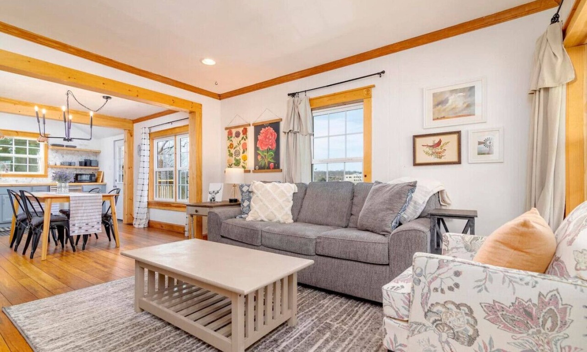 Johnson City House | Remodeled 2BR · Steps to ETSU · Pets Welcome