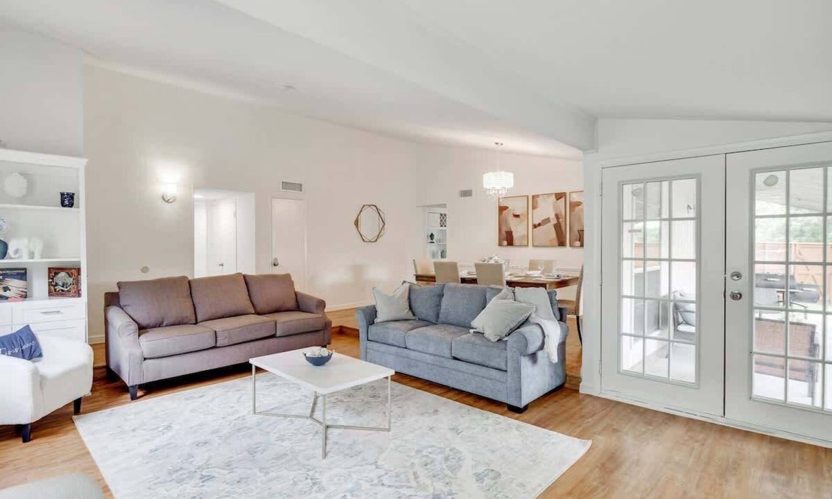 North Central Carrollton House | Remodeled 3 bedroom with central location Carrollton