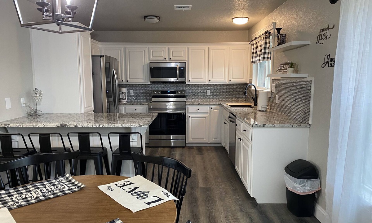 Howe House | Remodeled country home w/firepit, super close to great hiking trails