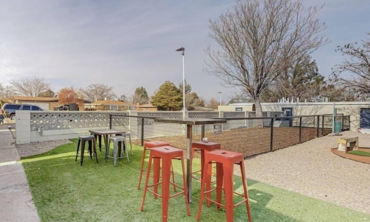 Albuquerque Apartment | Remodeled Courtyard Apt w/King Bed, In-Unit W&D