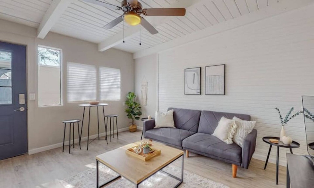Highland Business Apartment | Remodeled Courtyard Apt w/King Bed, In-Unit Washer & Dyer Apt 5