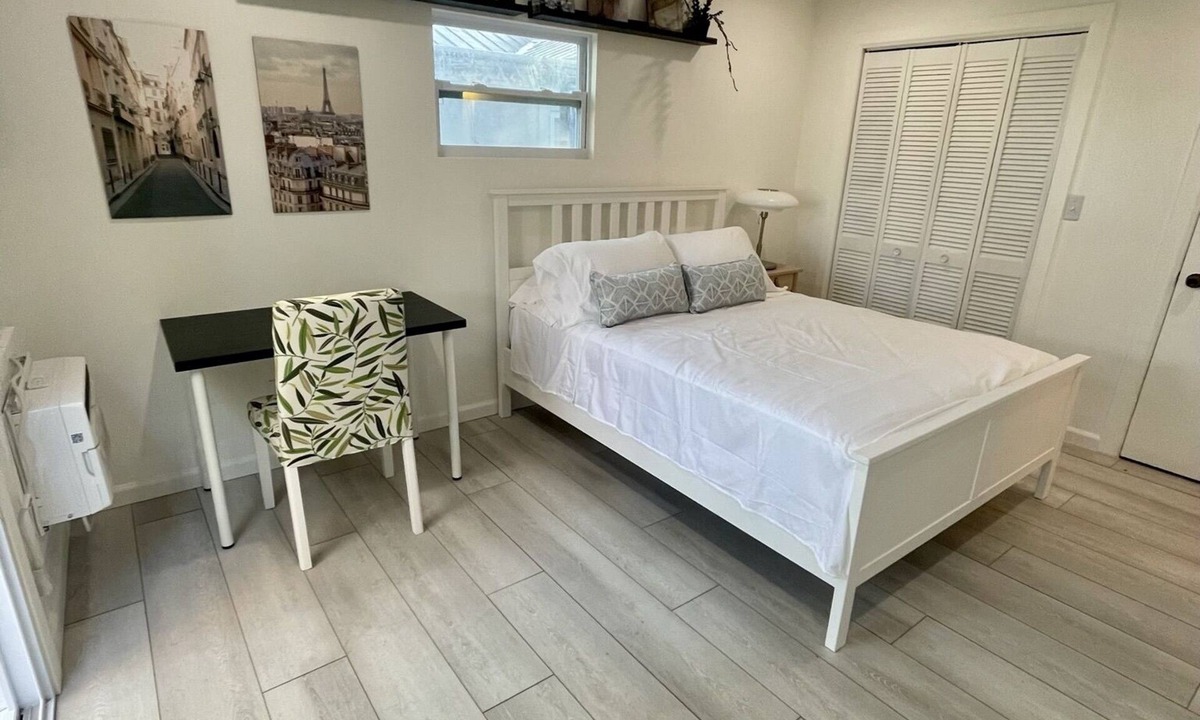 New Town Cottage | Remodeled cozy retreat - Key West