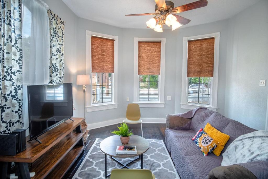 Five Points Apartment | Remodeled Historic 2BR 1BA House Near Downtown