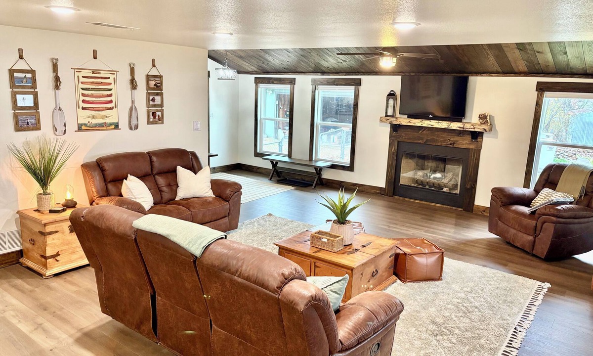Lone Oak House | Remodeled Home, Private Dock, Boat Lift, Game Room, Fire Pit - Amazing Sunsets
