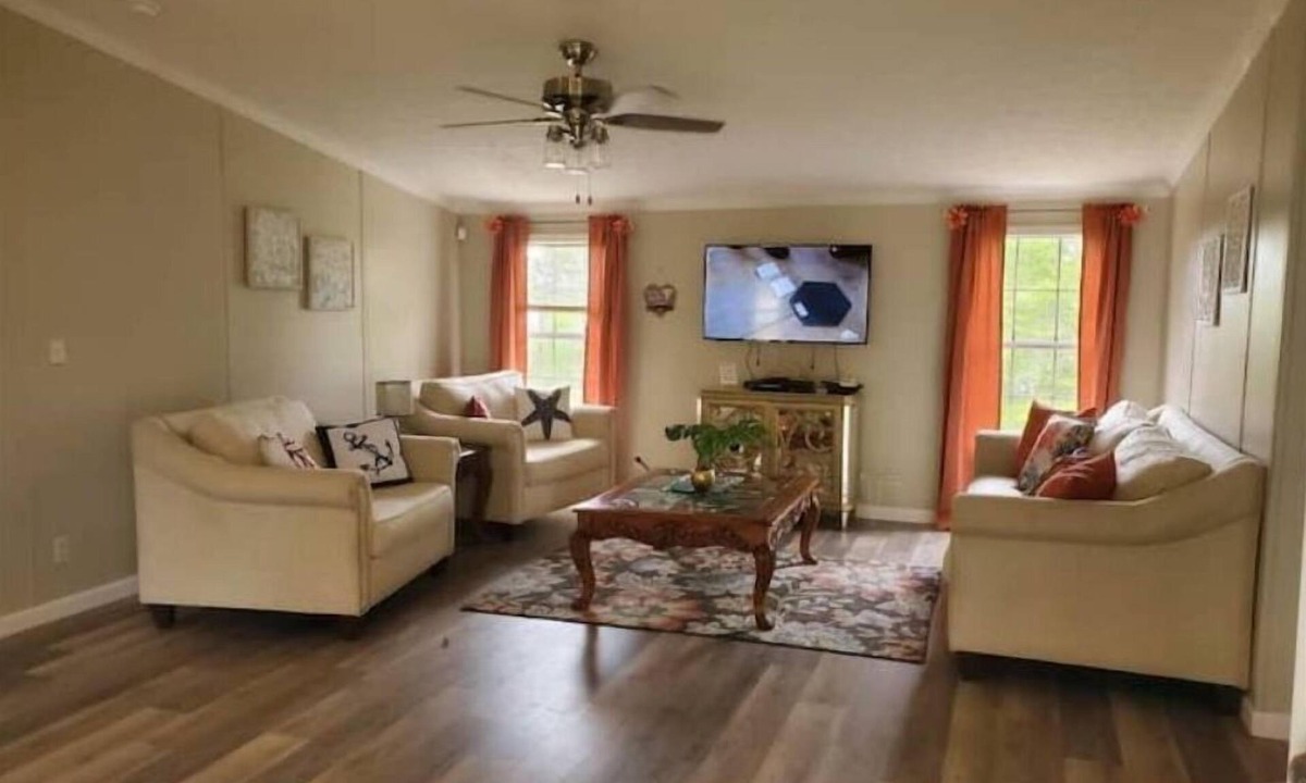 Washington County House | Remodeled lakefront home with lake access.