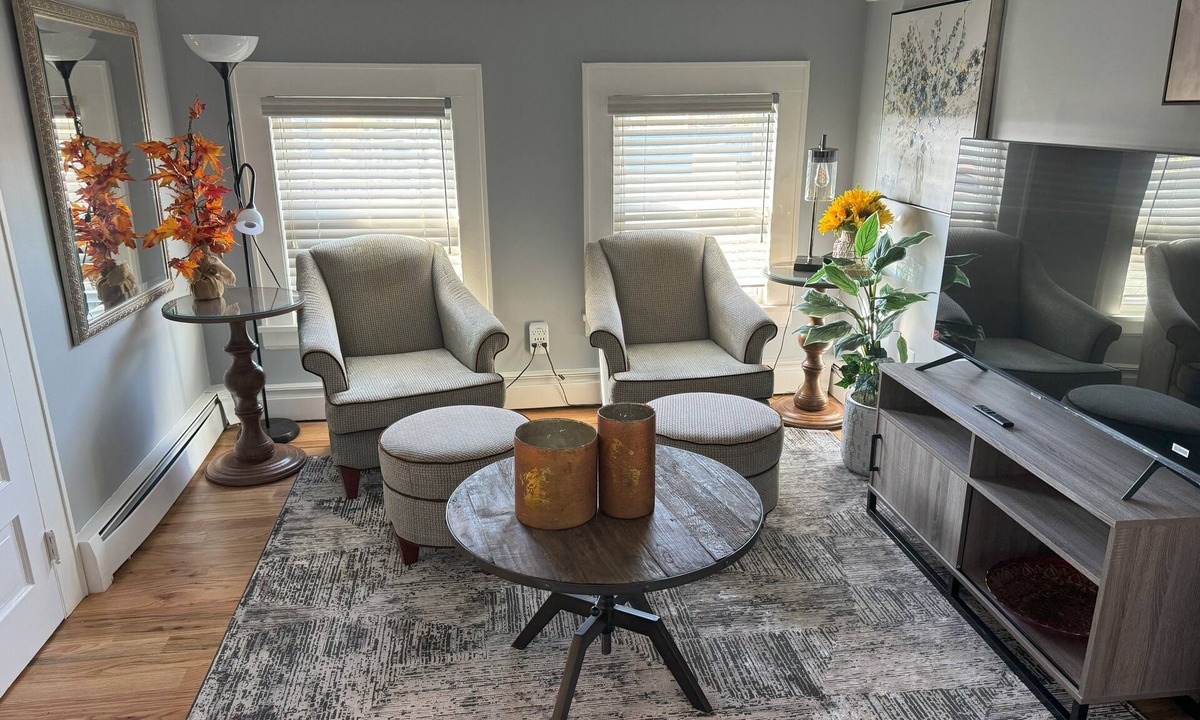 Stratford Apartment | Remodeled Lux Apartment