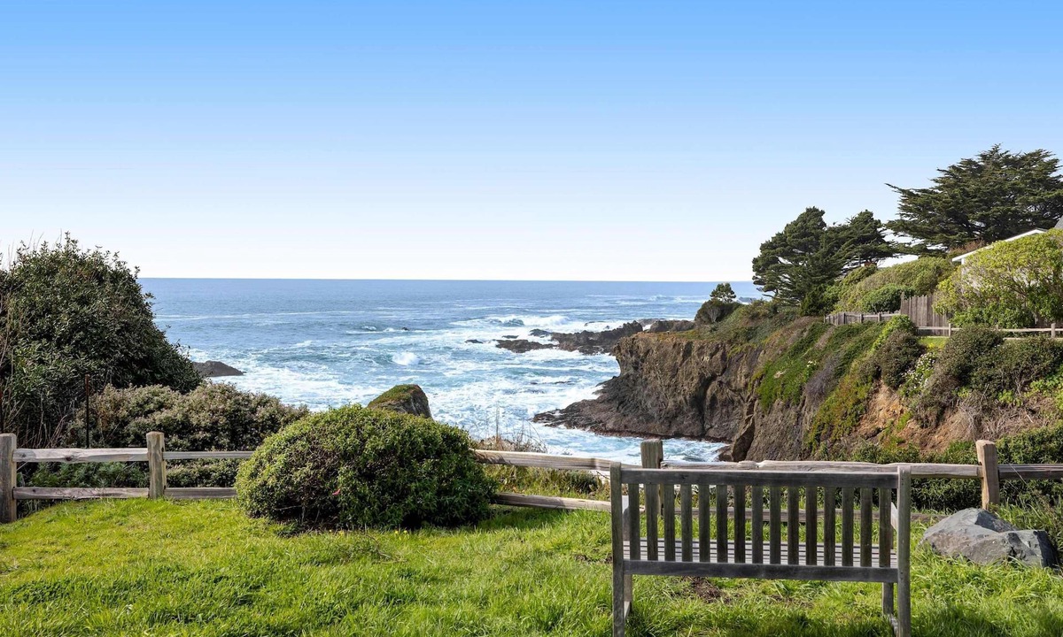 Mendocino House | Remodeled oceanfront estate with Studio Cottage