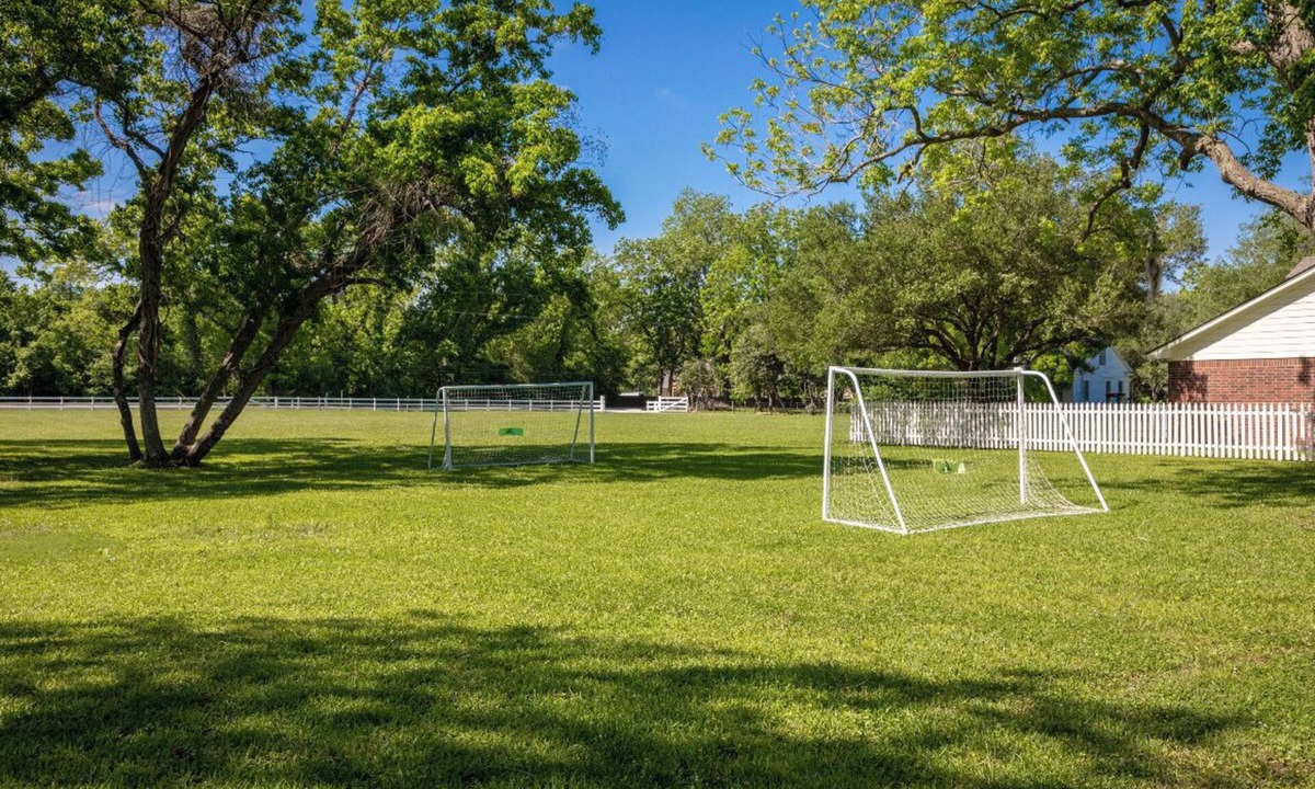 Missouri City House | Remodeled one story building w/firepit, super close to everything