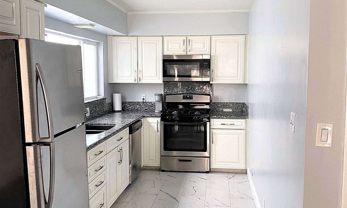 West Hollywood Condo | Remodeled rental in the heart of West Hollywood WeHo