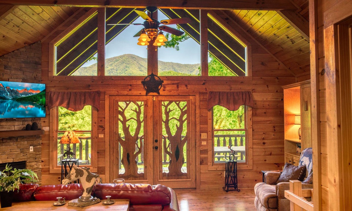 Wears Valley Cabin | REMODELED ROMANTIC LUXURY CABIN! MOUNTAIN VIEW