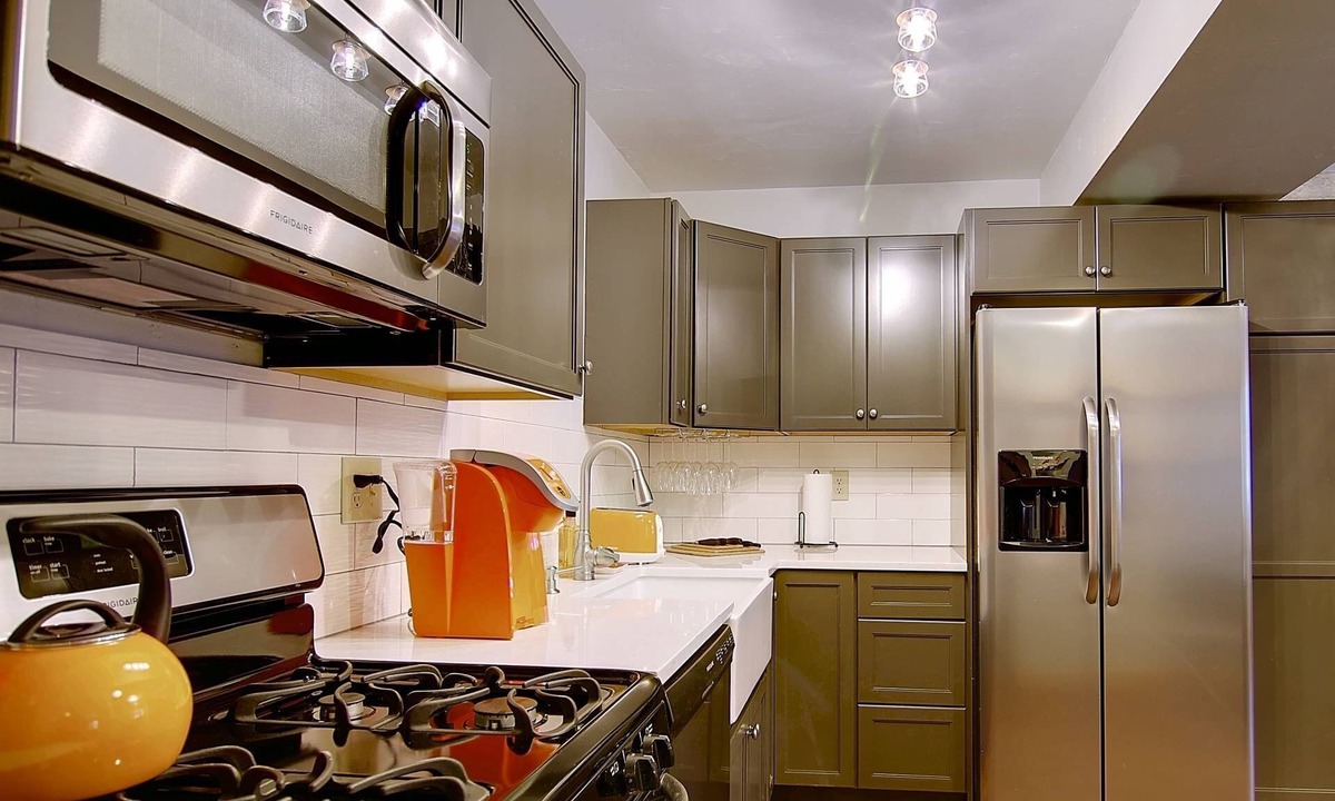 Steamboat Springs House | Remodeled TH Near Resort-Steps to Free Mtn/Town Bus Stop+ HotTub-W/D in Unit-Gas Fireplace-Mtn View