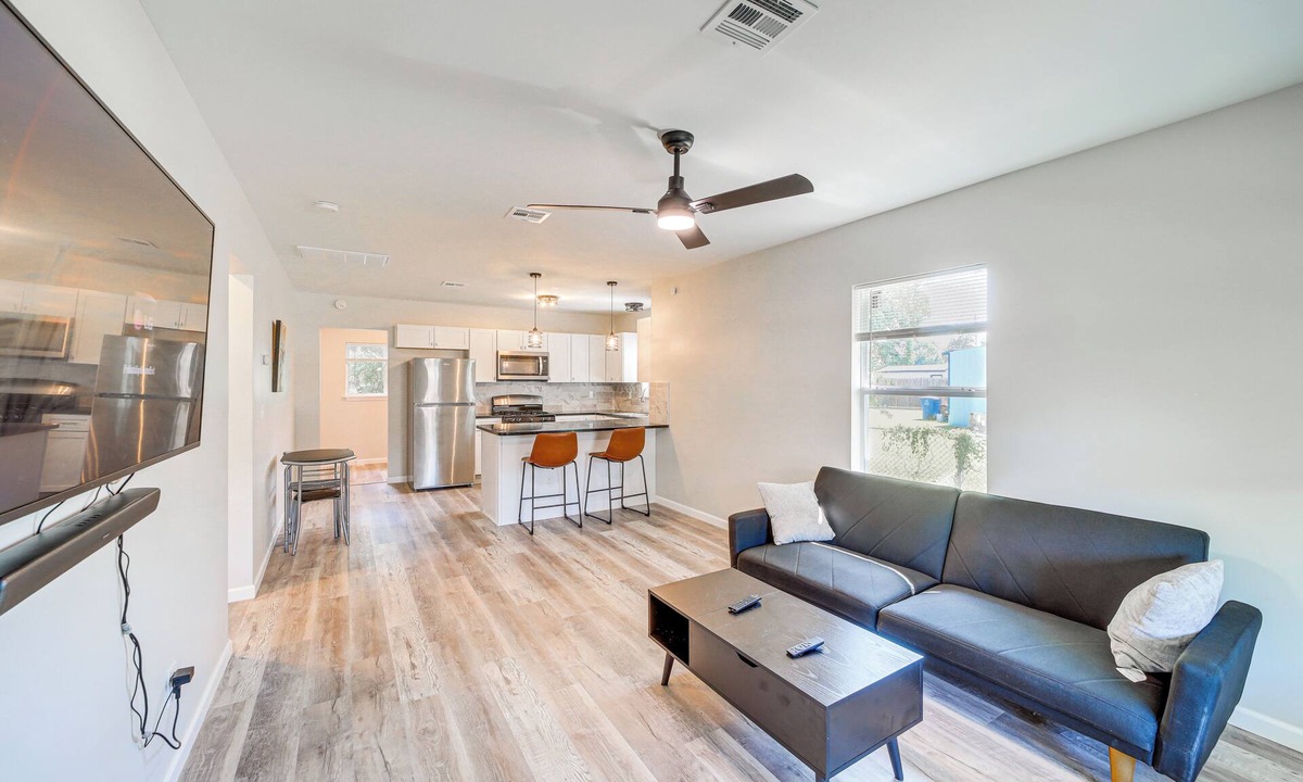 Tulsa Cottage | Remodeled Tulsa House w/Yard ~ 4 Mi to Downtown!