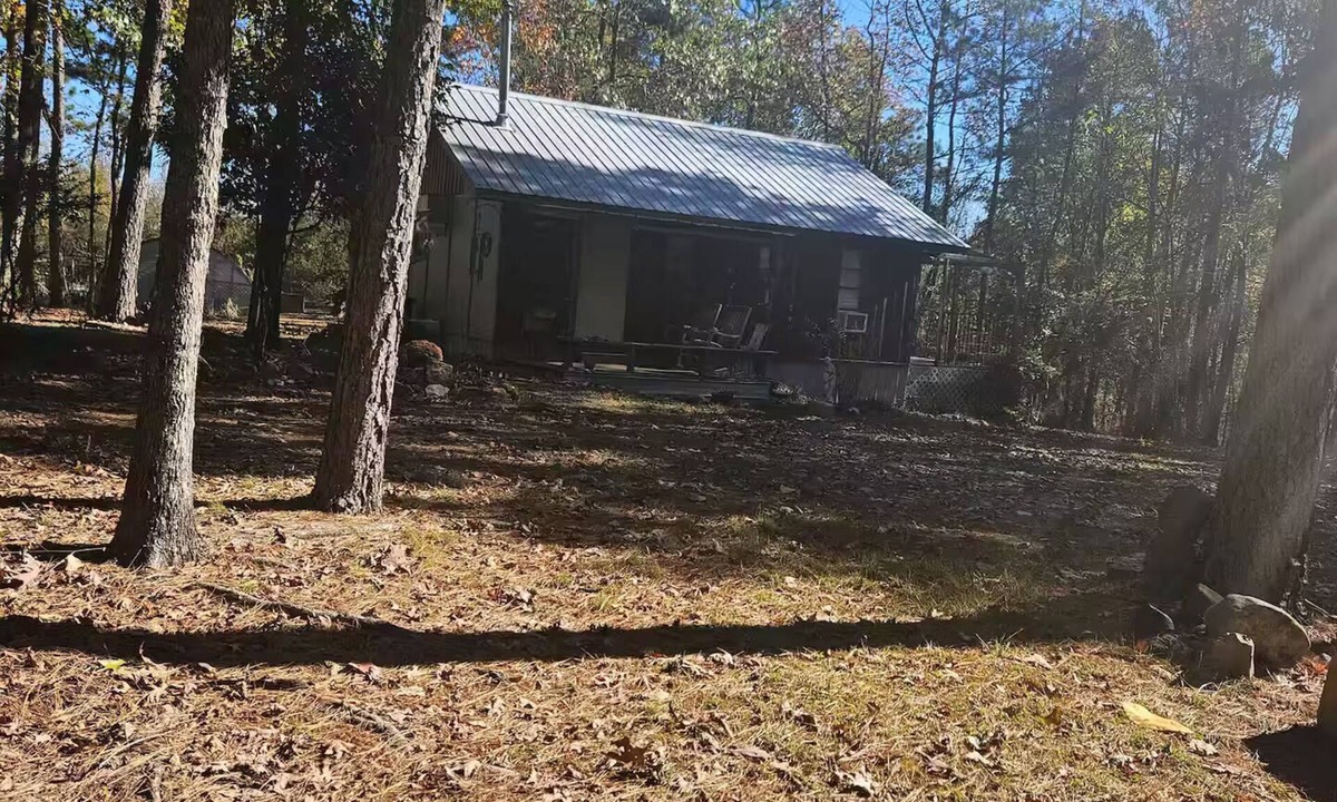 Athens Cabin | Remote 1 Bedroom Cabin with High Speed Internet and Amenities