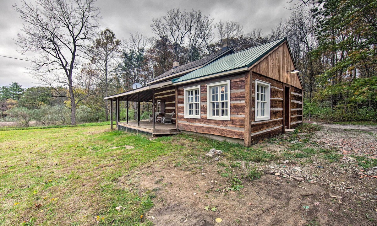 Allenwood Apartment | Remote 1901 Studio Cabin w/Loft - Pets Allowed!