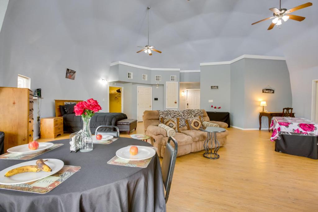Kokomo Apartment | Remote Angie Vacation Rental Near Pearl River!